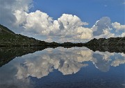 88 Nuvole bianche si specchiano nel lago !